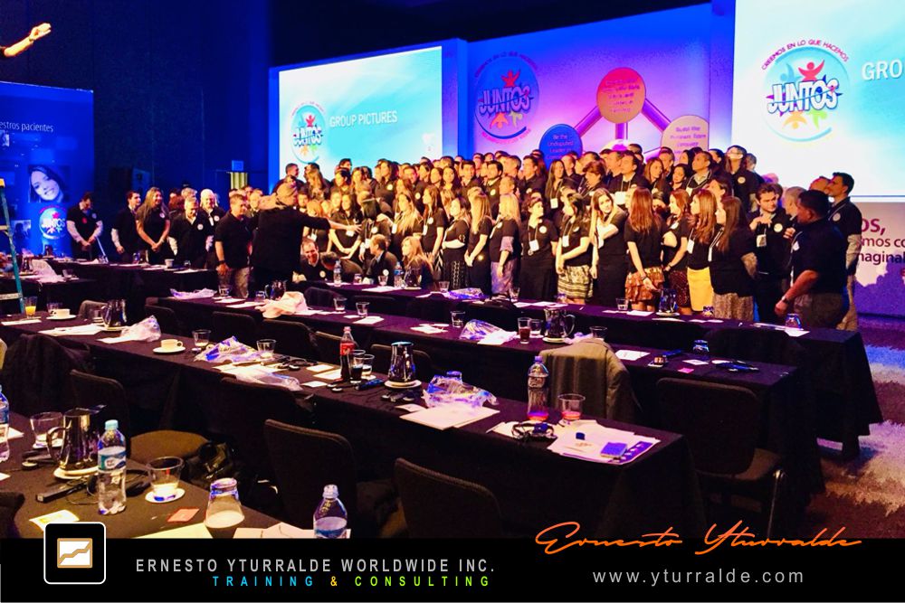 Inspiración colectiva durante jornadas de convención